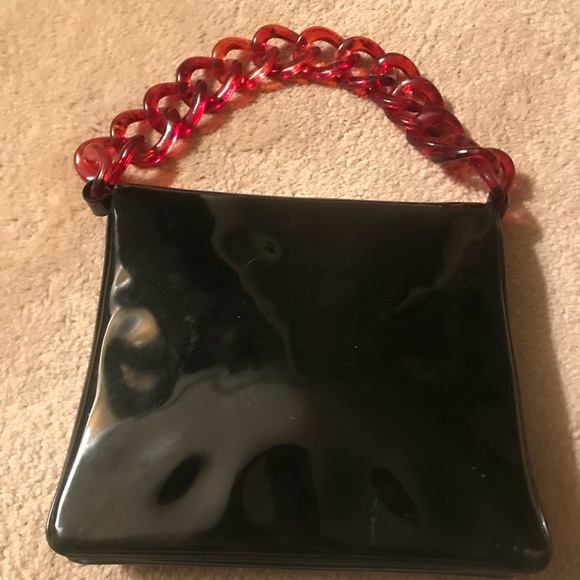 Small black patent leather handbag with link strap - Picture 2 of 5